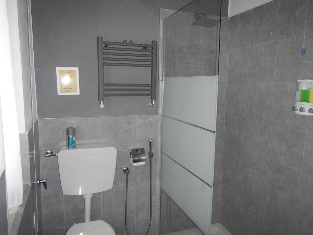La Pergola Private Parking Hotel Vezzano Ligure Luaran gambar